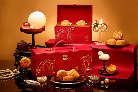 luxury mid fall mooncakes.